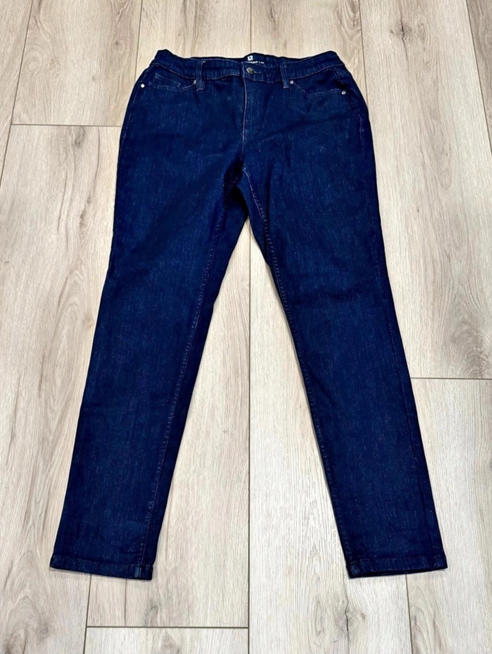Liz Claiborne City Fit Skinny Leg Jeans Size 8 Like New
